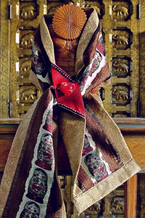 Collier de velours, brocart matriochkas, cuir grainé, jaspe impérial